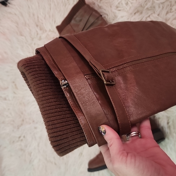 Like New! FOREVER Link Shoes Sweater Cuffed Knee High Faux Leather Boots Size 8 - Picture 8 of 11